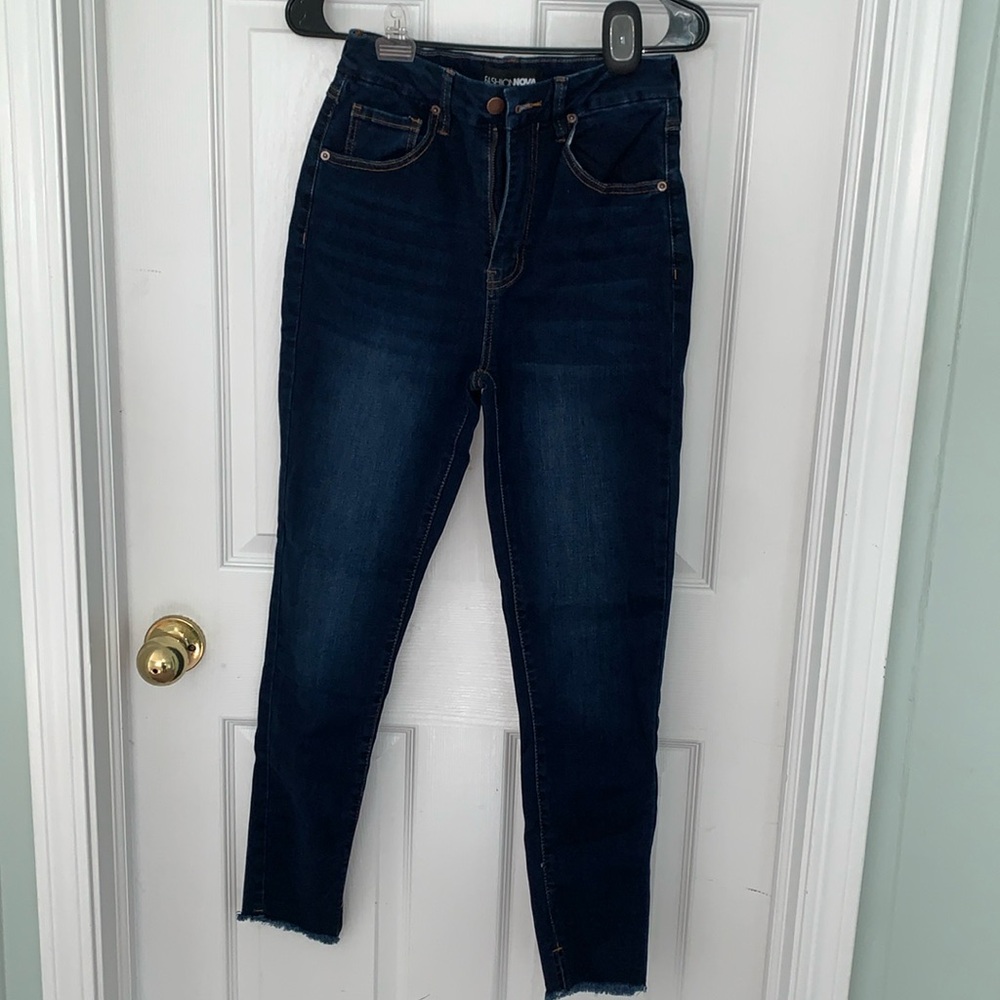 *Never worn* Blue jeans. NOT juniors